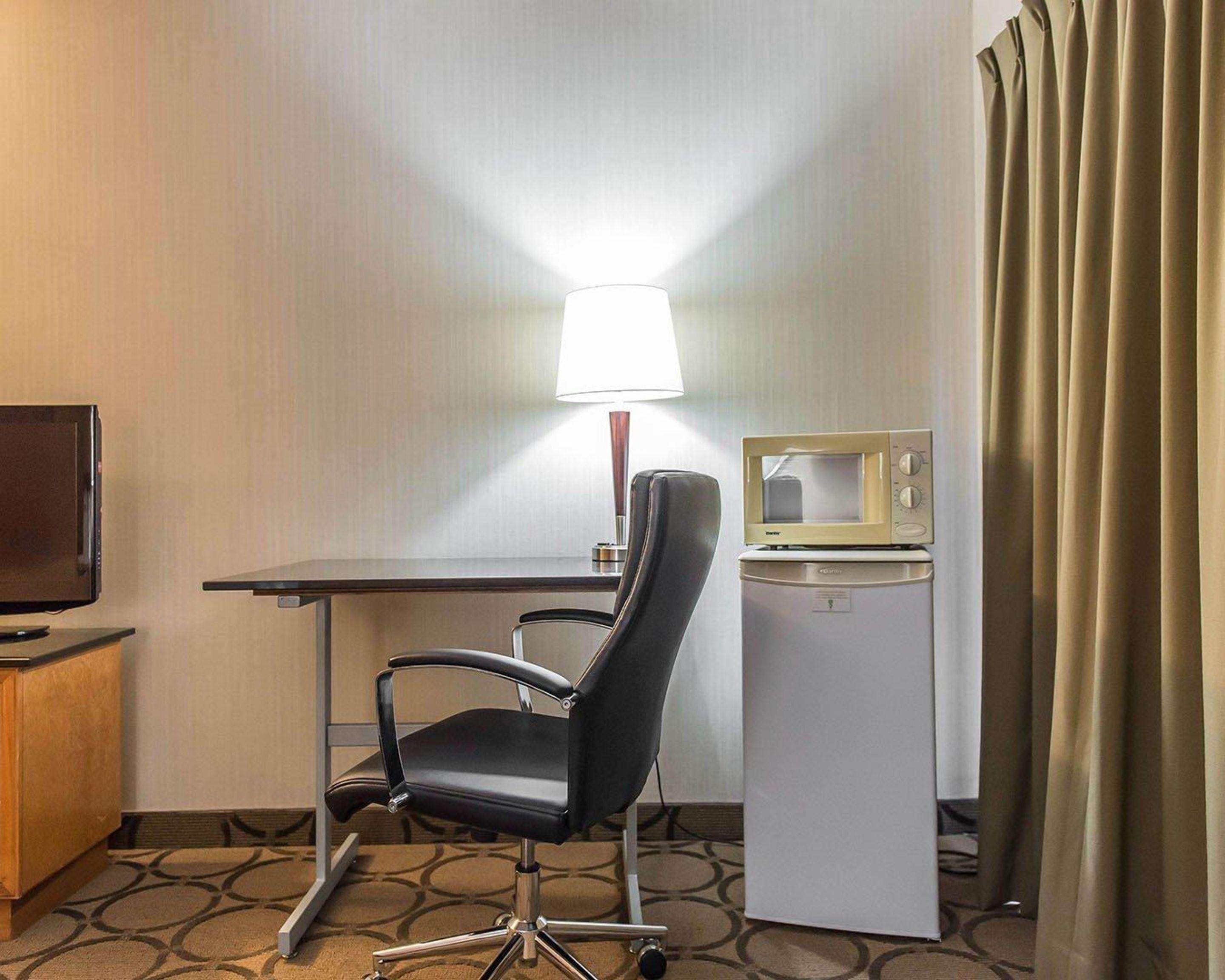 Comfort Inn Pembroke Bagian luar foto