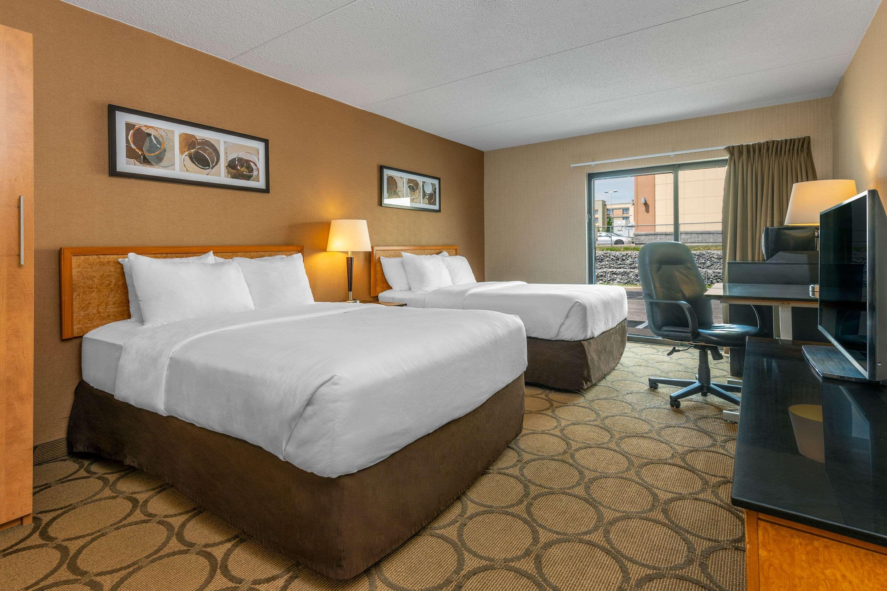 Comfort Inn Pembroke Bagian luar foto