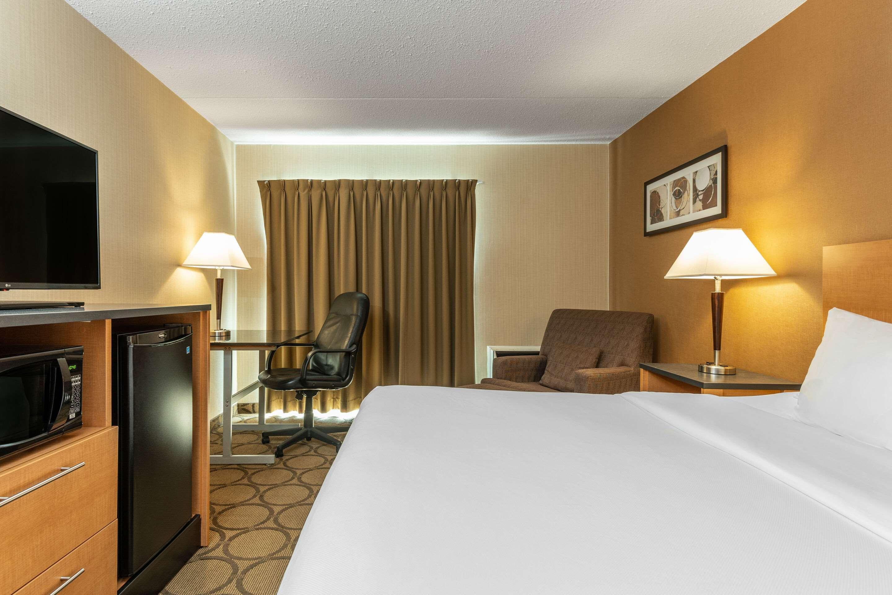 Comfort Inn Pembroke Bagian luar foto