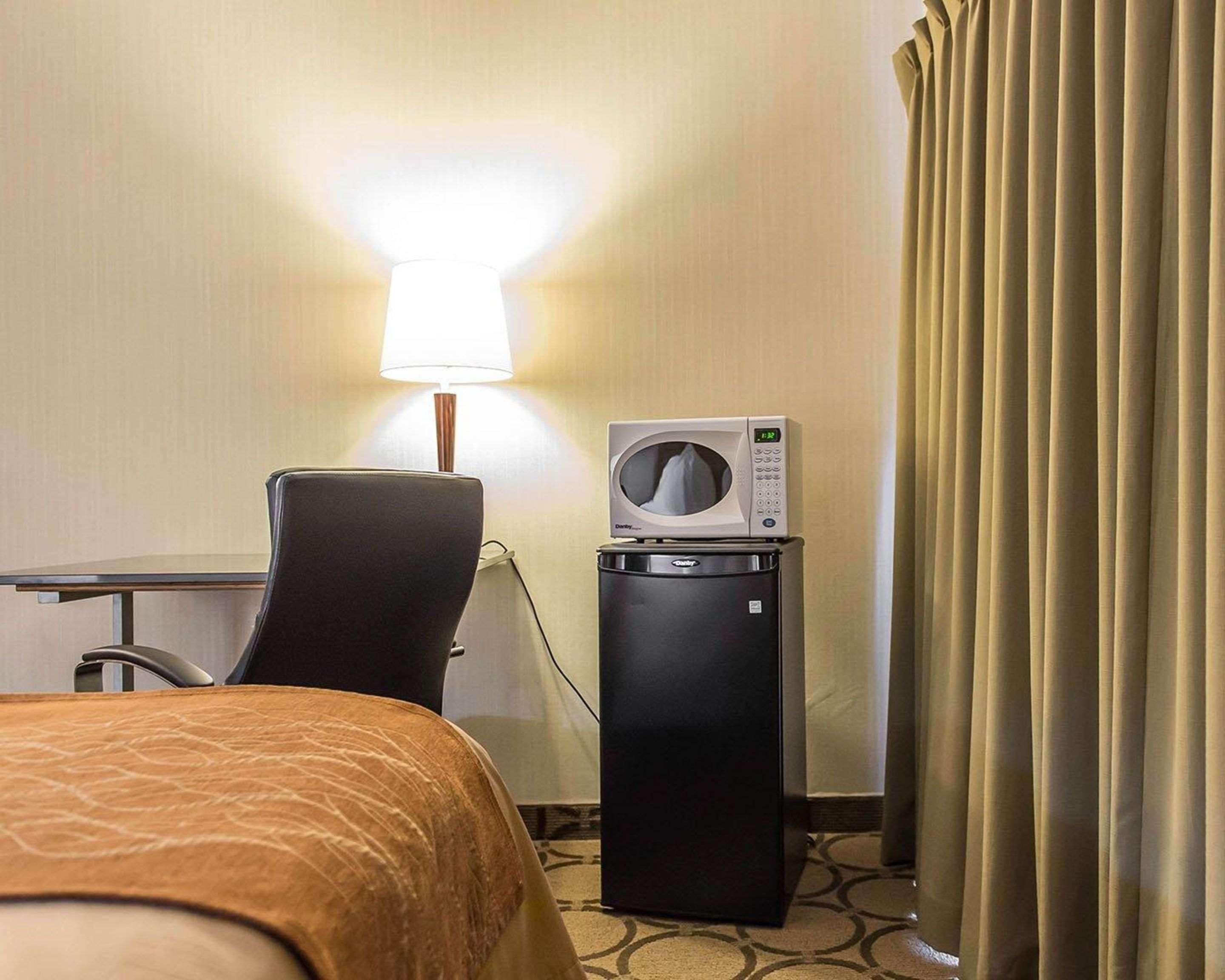 Comfort Inn Pembroke Bagian luar foto