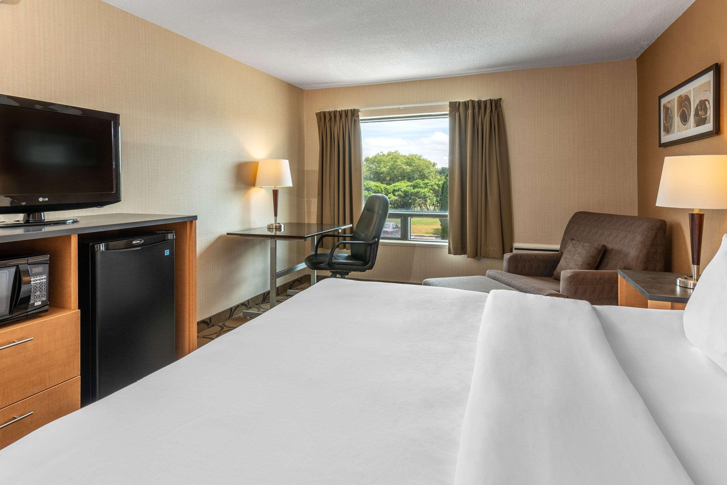 Comfort Inn Pembroke Bagian luar foto