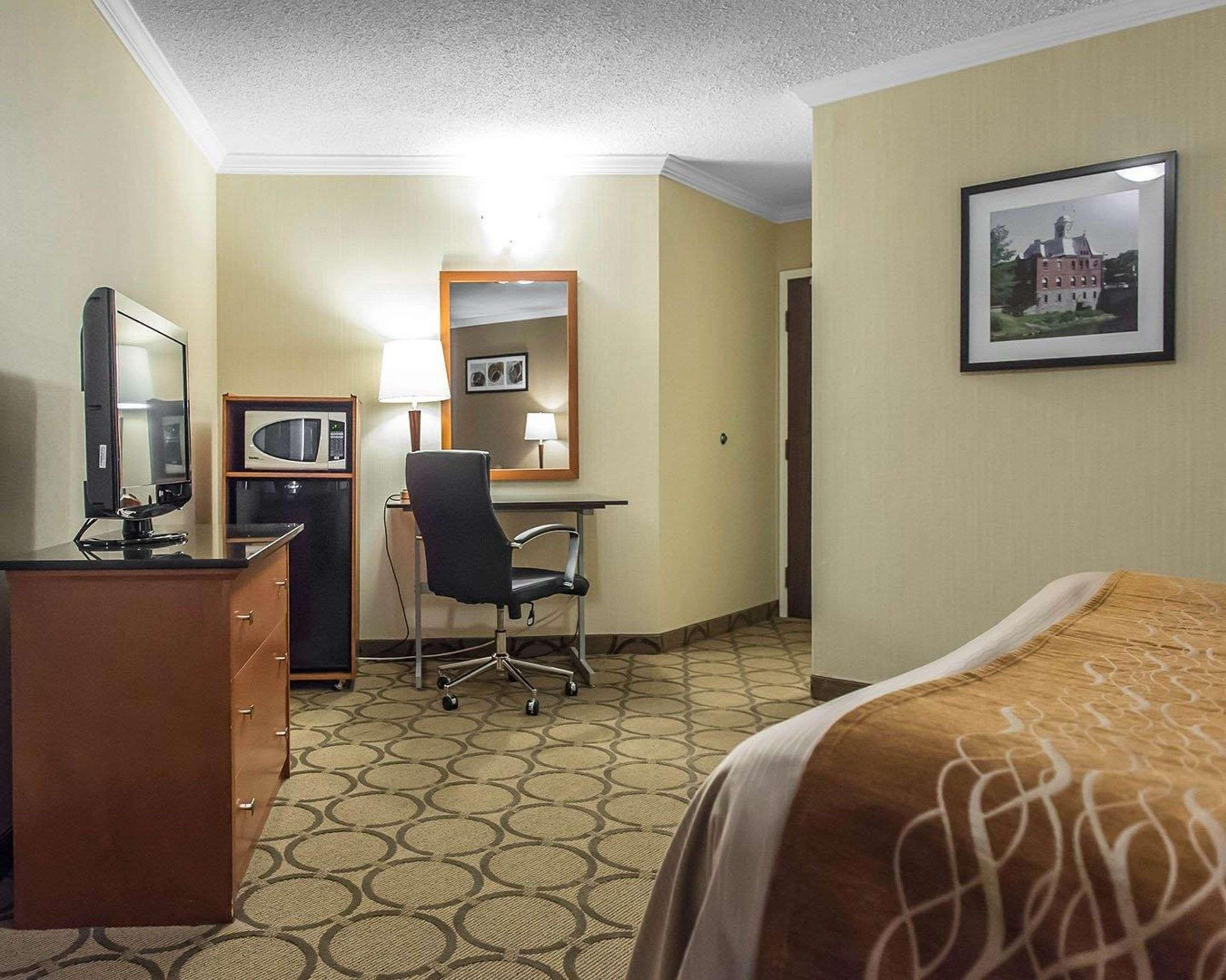 Comfort Inn Pembroke Bagian luar foto