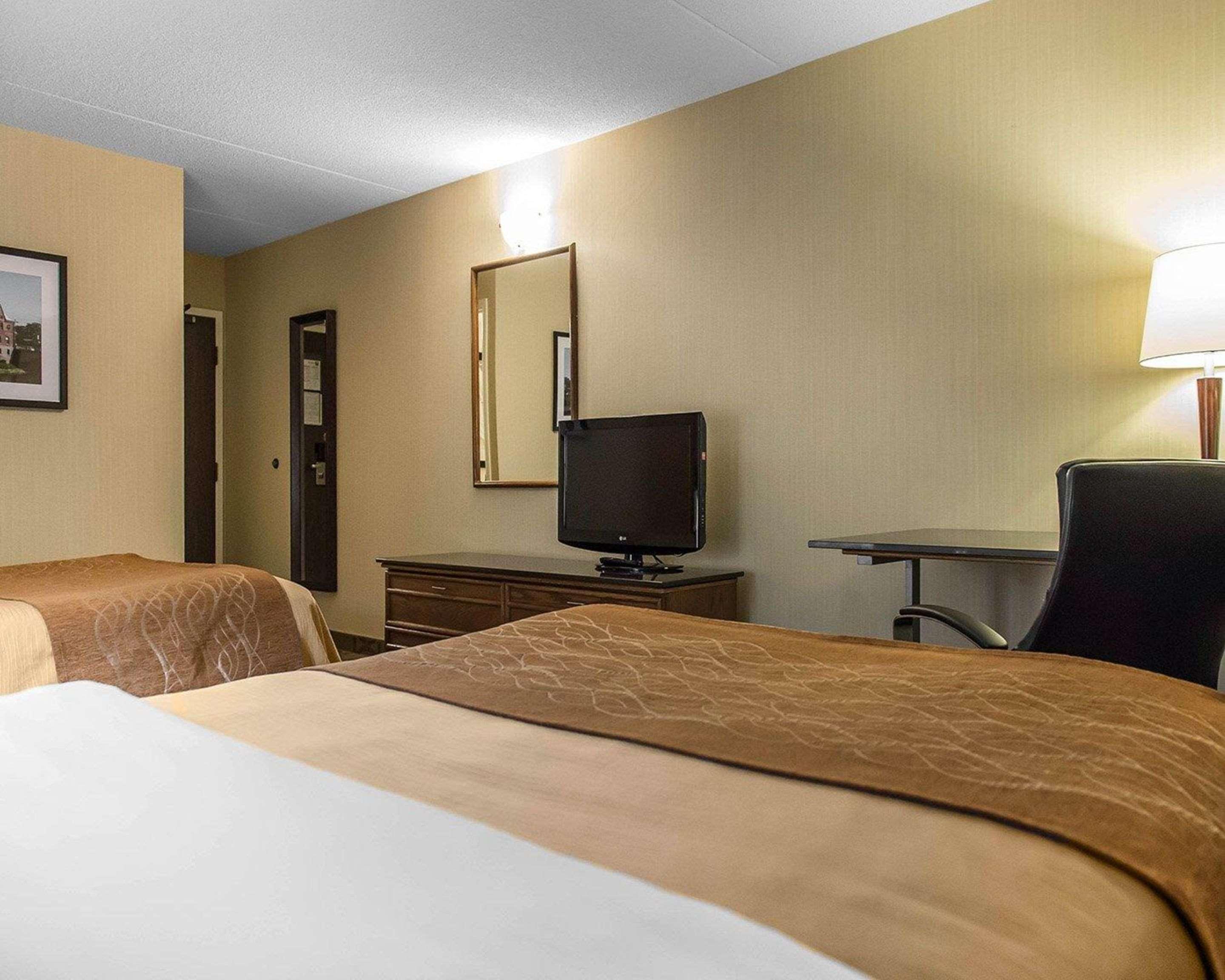 Comfort Inn Pembroke Bagian luar foto